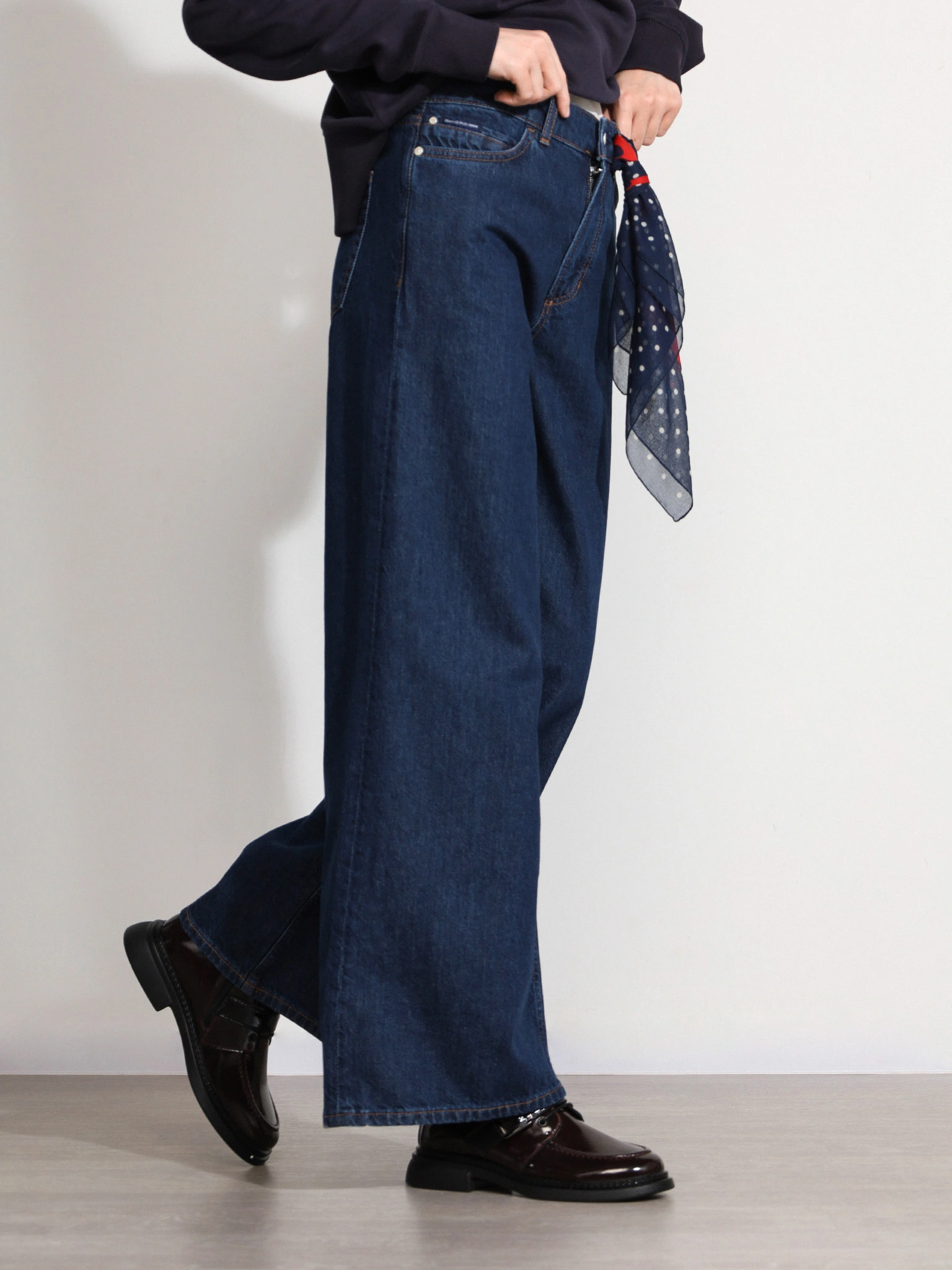 Джинсы широкие темно-синего цвета из хлопка 